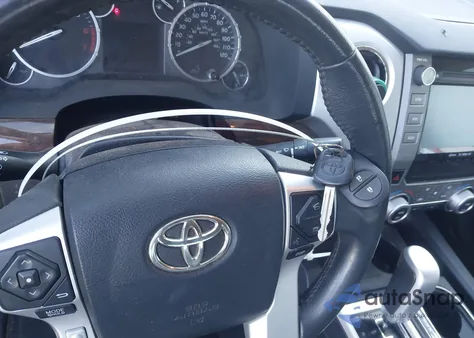 2017 Toyota Tundra Limited 5.7L V8 z USA, uszkodzony, nr VIN 5TFHW5F11HX645127